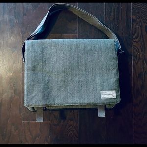 NEVER USED Hex Messenger bag